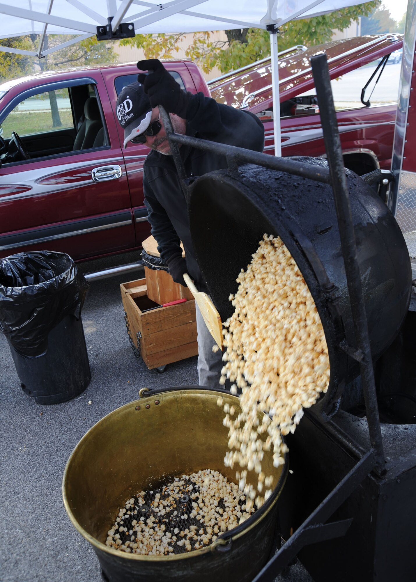 Scott AFB, Ill,; Dave Manley, with D & T’s Ol’ Fashion Kettle corn, prepares the free kettle corn for Team Scott during the festival. (U.S. Air Force Photo by Airman 1st Class Tristin English)