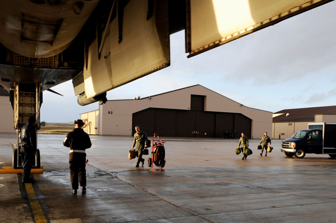 An aircrew arrives at a B-1B Lancer parked on the ramp at Ellsworth Air Force Base, S.D., Oct. 15, 2009, for a training mission.  The aircraft is operated by a four person crew which includes the pilot, co-pilot, defensive systems operator and offensive systems operator. (U.S. Air Force photo/Airman 1st Class Corey Hook)