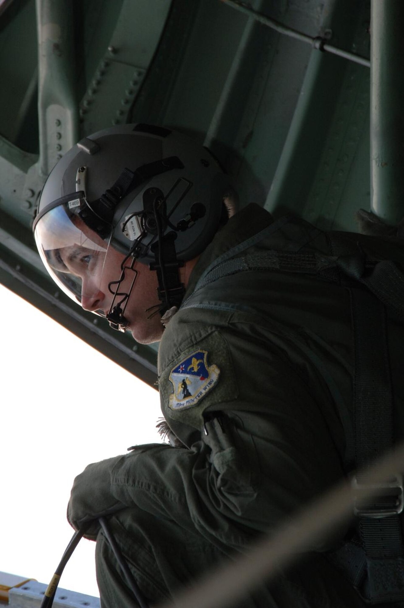 ANTOFAGASTA, Chile – Tech. Sgt. Micah Collins, 159th Fighter Wing
loadmaster, watches for the approach of aircraft out the open ramp of
a C-130 before a dissimilar aircraft formation at Exercise SALITRE II
hosted by Chile. The United State’s F-15, Brazil’s A-1, Chile’s F-16,
Argentina’s A-4 and France’s Mirage flew the formation Oct. 23. (U.S.
Air Force photo by Tech. Sgt. Eric Petosky)