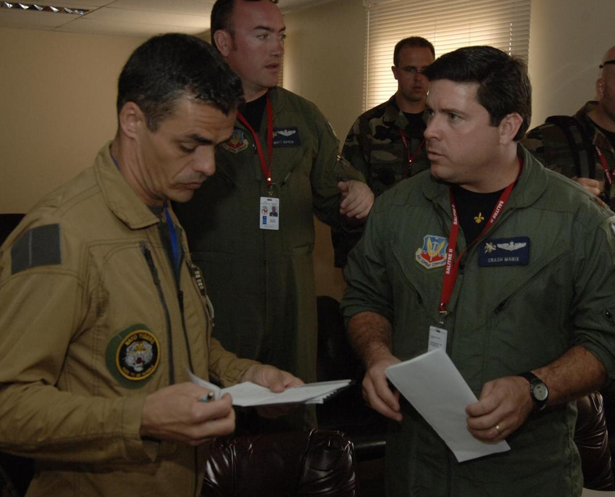 ANTOFAGASTA, Chile – Lt, Col. Michel Christophe (left), a Mirage pilot
for the French Air Force, and Maj. John Manix, an F-15 pilot with the
159th Fighter Wing, discuss a dissimilar aircraft formation during
Exercise SALITRE II hosted by Chile Oct. 23. (U.S. Air Force photo by
Tech. Sgt. Eric Petosky)