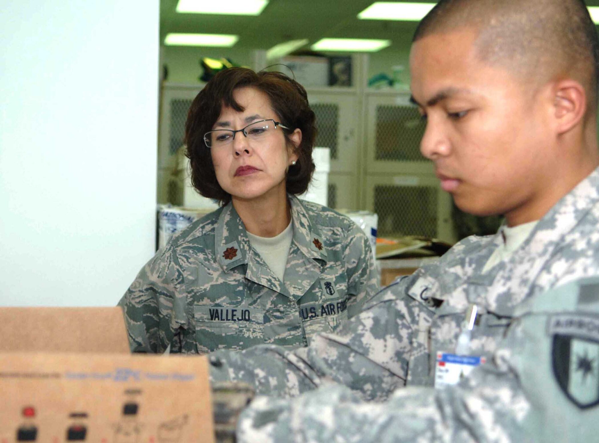 JOINT BASE BALAD, Iraq – Maj. Margaret Vallejo, incoming 332nd Expeditionary Medical Group apheresis chief, inspects as Spc. Richard Catabay, 432nd Blood Support Detachment medical logistics specialist, prepares bags of platelets for shipment to other forward operating bases Oct. 19, 2009. The 432nd BSD determines how many units are needed and coordinates the military airlift of the platelets to FOBs throughout Iraq and Afghanistan. (U.S. Air Force photo/Senior Airman Andria J. Allmond)
