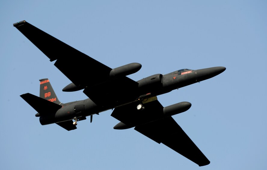 A U-2 Dragon Lady takes off from the Osan Air Base, Republic of Korea, flightline to perform an aerial demonstration during Air Power Day 2009 at Osan Oct. 21. (U.S. Air Force photo/Staff Sgt. Brian Ferguson)