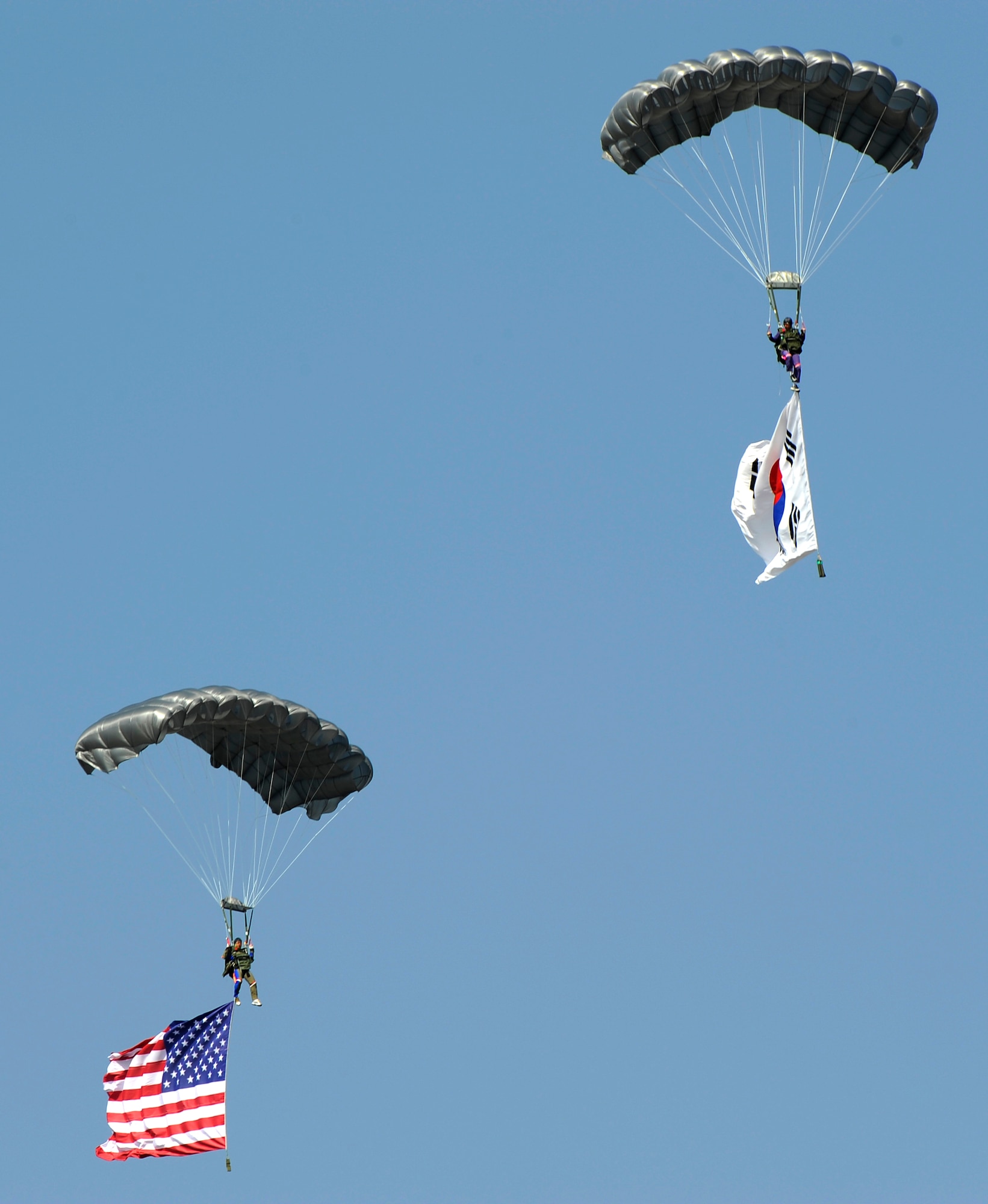 Two Republic of Korea Air Force Special Operations Forces soldiers parachute the American and Korean flags to the ground after the playing of the U.S. and Korean National Anthems, Oct. 21. The jump was part of the 2009 Air Power Day events. (U.S. Air Force photo/Staff Sgt. Brian Ferguson)





