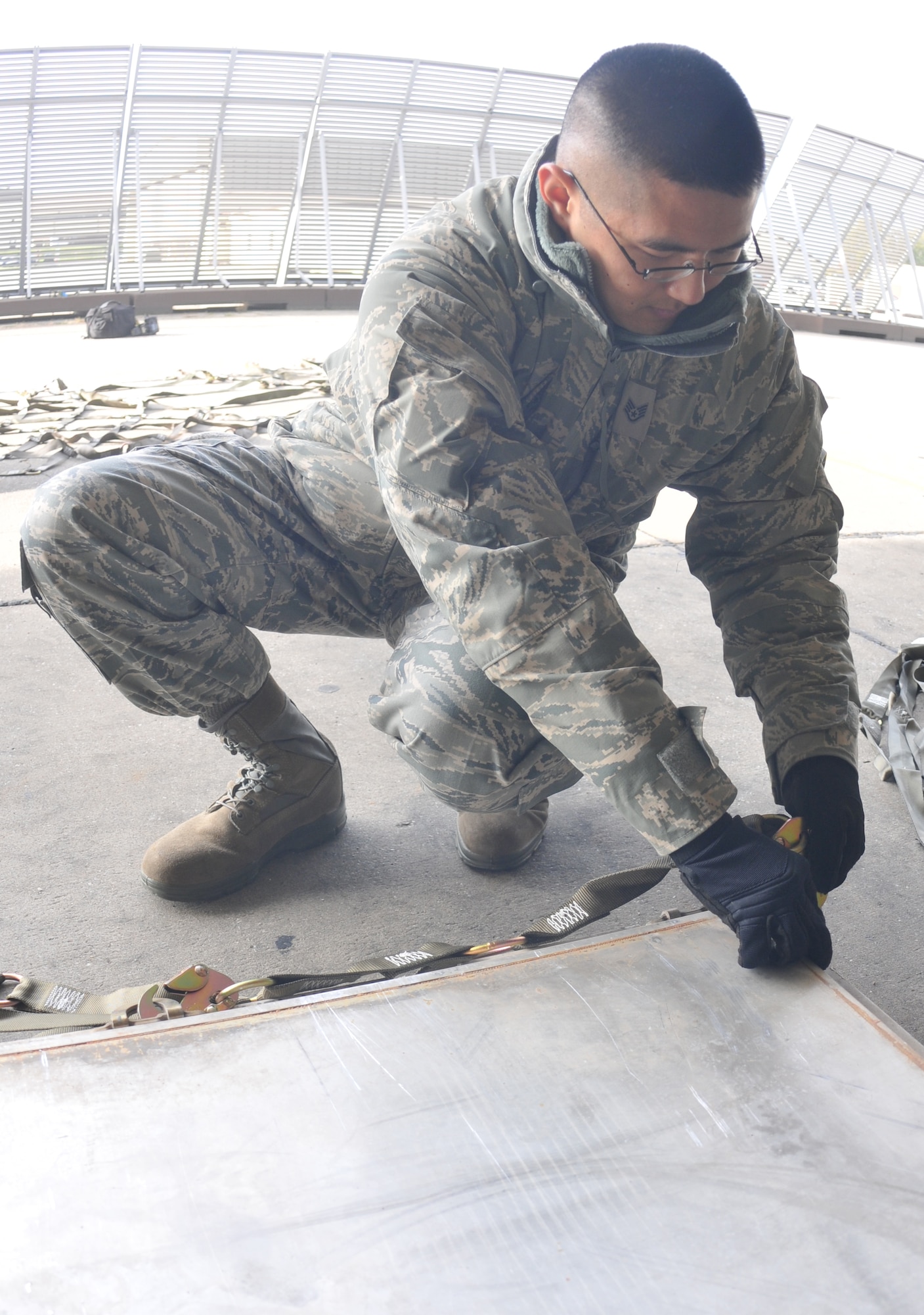 SPANGDAHLEM AIR BASE, Germany -- Staff Sgt. Jeramie Hebron, 606th Air Control Squadron, installs top net to a cargo pallet during a cargo preparation pallet buildup training class Oct. 21. The purpose of the class was to give Airmen the skills needed for cargo movement. (U.S. Air Force photo/Airman 1st Class Nick Wilson)