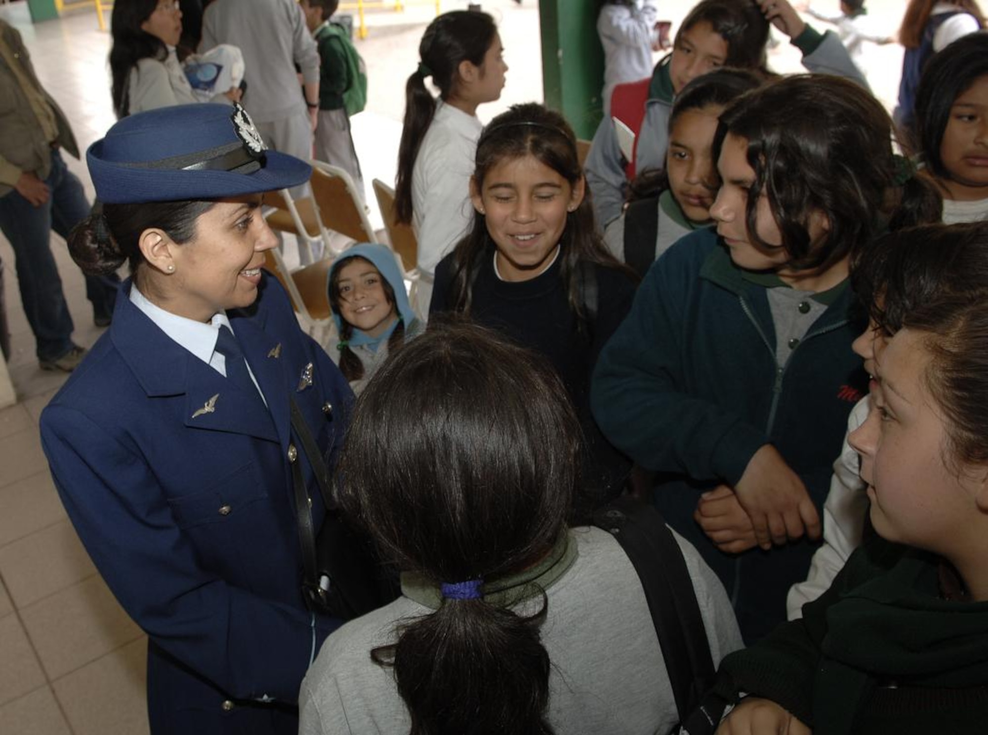 IQUIQUE, Chile -- Patricia Vidal of the Fuerza Aerea de Chile talks to students of Colegio Macaya in Alto Hospicia, Chile, during a joint U.S.-FACh visit.  (U.S. Air Force photo by Tech. Sgt. Eric Petosky)