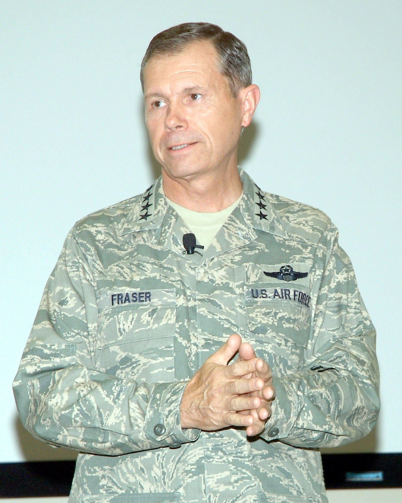 HURLBURT FIELD Fla. -- Gen. William Fraser, Air Combat Command commander, speaks to members of the 505th Command and Control Wing during his Commander's Call on Oct. 14. General Fraser toured wing facilities, was briefed by wing leadership and led a Commander's Call. He said he was impressed with the wing and how they are accomplishing the mission. (Air Force photo by Keith Keel)