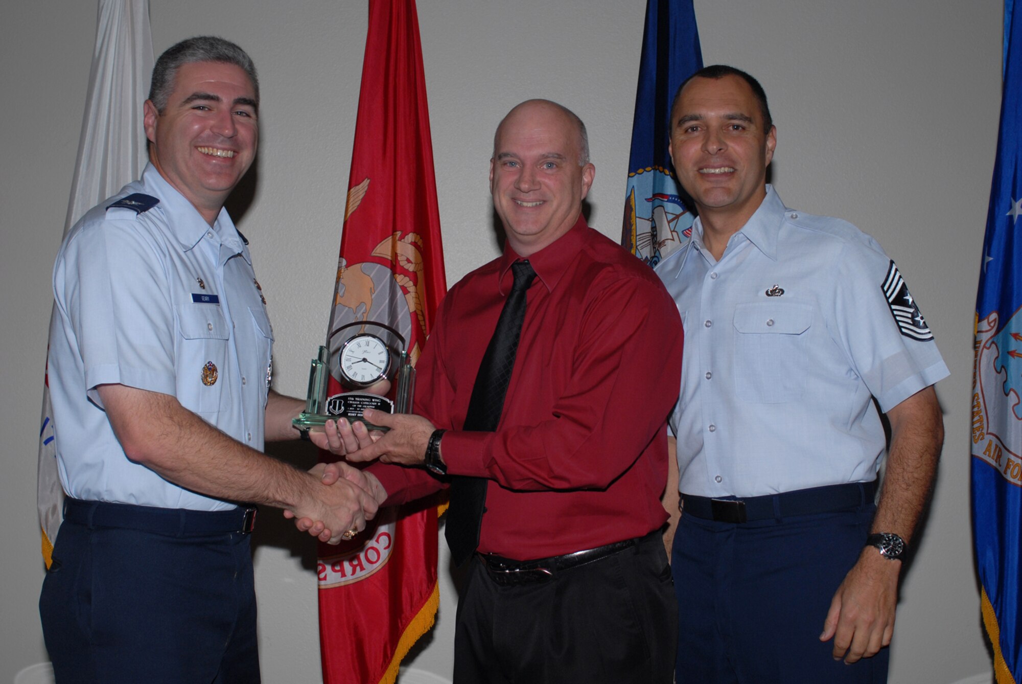GOODFELLOW AIR FORCE BASE, Texas - Kurt Hoffmaster, 17th Training Group, receives 17th Training Wing Civilian of the Quarter Category 2 during the wing quarterly award ceremony, Oct. 26, 2009. (U.S. Air Force photo/Staff Sgt. Laura R. McFarlane)
