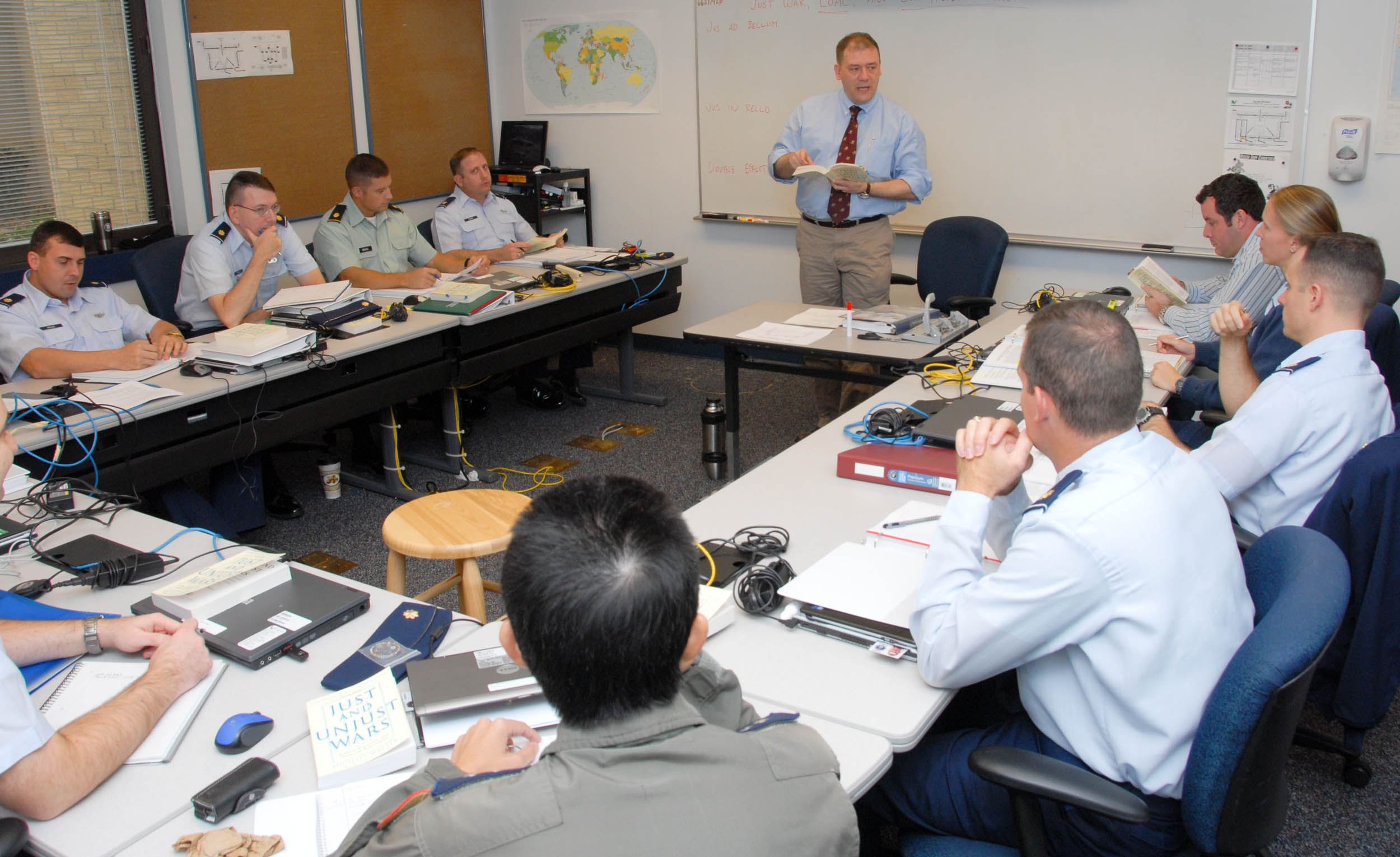 Which Member Of Command Staff Interfaces - 0ohybmw