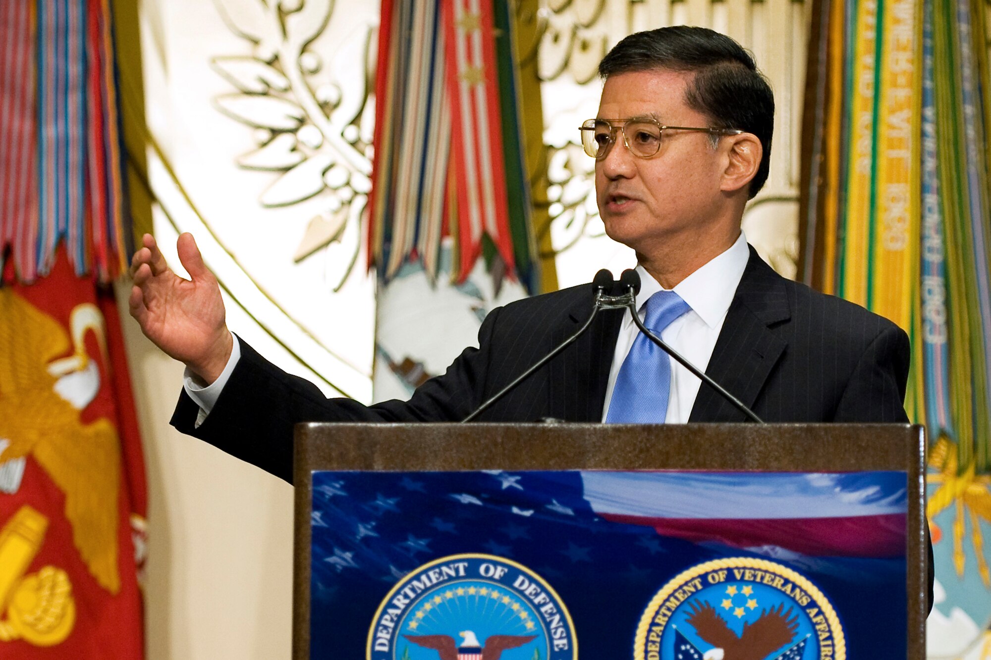 Secretary of Veterans Affairs Eric K. Shinseki addresses the audience during the Department of Defense/Veterans Affairs Mental Health Summit in Washington, D.C., October 26, 2009. The summit featured mental health experts from both departments, other cabinet agencies, and non-governmental organizations to discuss a public health model for enhanced mental health care for returning servicemembers, veterans and their families. (Department of Defense photo/Cherie Cullen)