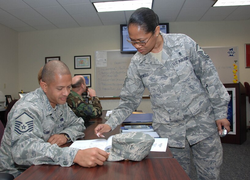 Senior Master Sgt. Mauree Powell, an instructor at the USAF First Sergeants Academy, teaches senior noncommissioned officers during a recent class at Maxwell's Gunter annex March 12. (U.S. Air Force photo/Donna Burnett)