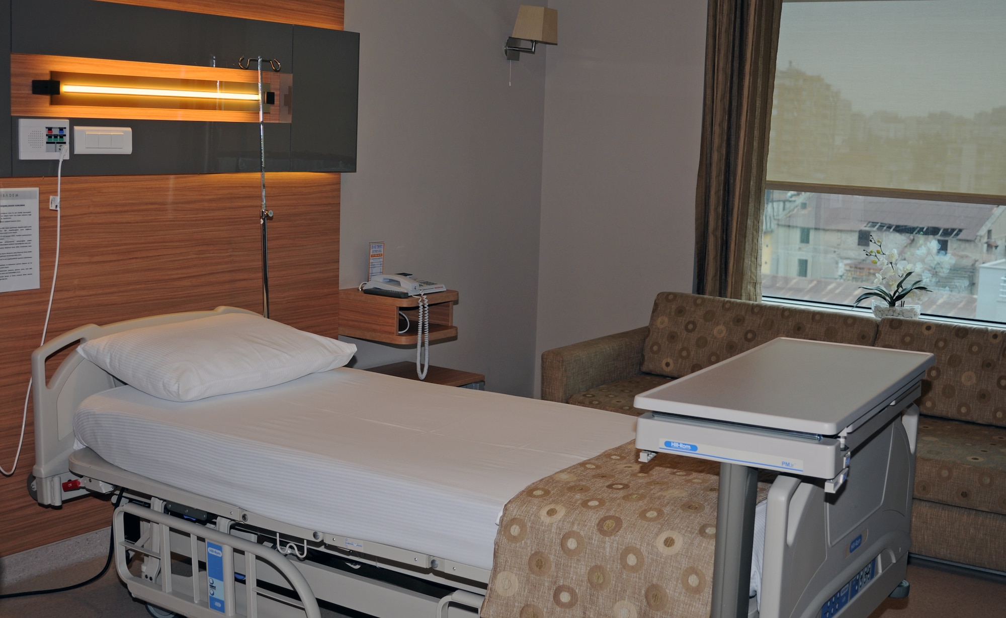 A patient’s room remains empty Wednesday, Oct. 21, 2009 inside the women’s health clinic at Açibadem in Adana, Turkey. Açibadem is a new hospital recently opened in Adana that will be used for expectant mothers at Incirlik to receive care throughout their pregnancy. (U.S. Air Force photo/Senior Airman Sara Csurilla)