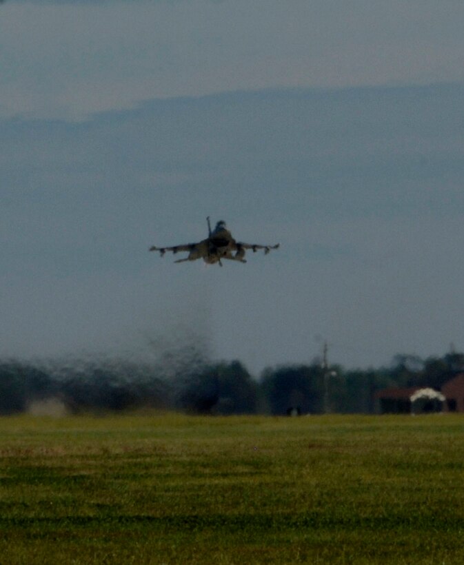 LANGLEY AIR FORCE BASE, Va. – An F-16C Fighting Falcon piloted by Lt. Col. Frank Marston, 158th Fighter Wing Alert Detachment 1 commander, takes off here Oct. 28. The fighter jet carries a fourth generation advanced targeting LITENING pod, this is the first test during a two week exercise called Bold Quest 2009, an advanced concept technology demonstration.(U.S. Air Force photo/Airman Rebecca Montez)