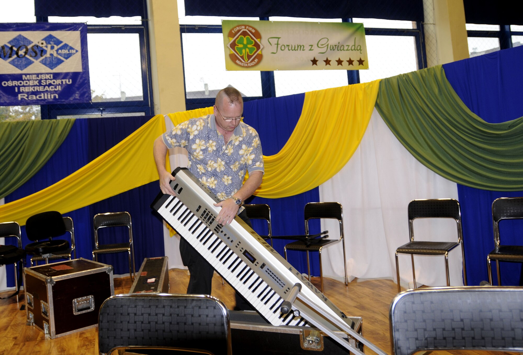 RADLIN, Poland – Master Sgt. Neill Herndon gets his keyboard out of its traveling container Oct. 23 at the Radlin City Center of Sports and Recreation here.  U.S. Air Forces in Europe’s Band sets up and tears down before and after each performance.  The USAFE Band is performing six concerts in six days, Oct. 20-25, in support of Gen. Roger Brady’s, USAFE commander, international relations program in partnership with the U.S. State Department.  Four hundred people from Radlin attended this concert which commemorates 90 years of diplomatic relations between the United States and Poland.  (U.S. Air Force photo/Master Sgt. Kelley J. Stewart)