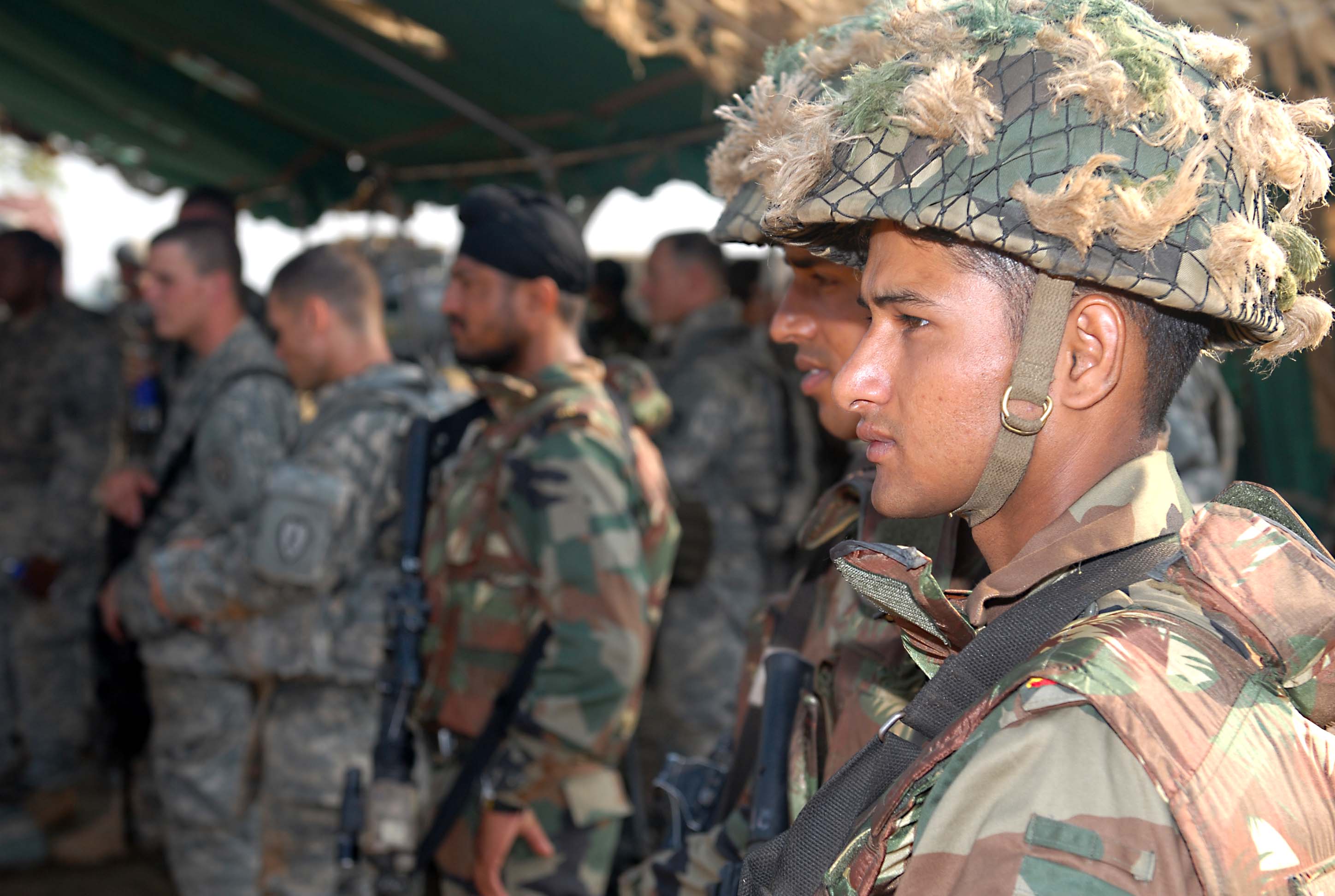 Indian Army Soldiers From The 7th Mechanized Infantry Regiment And U S Army Soldiers Receive Instructions For