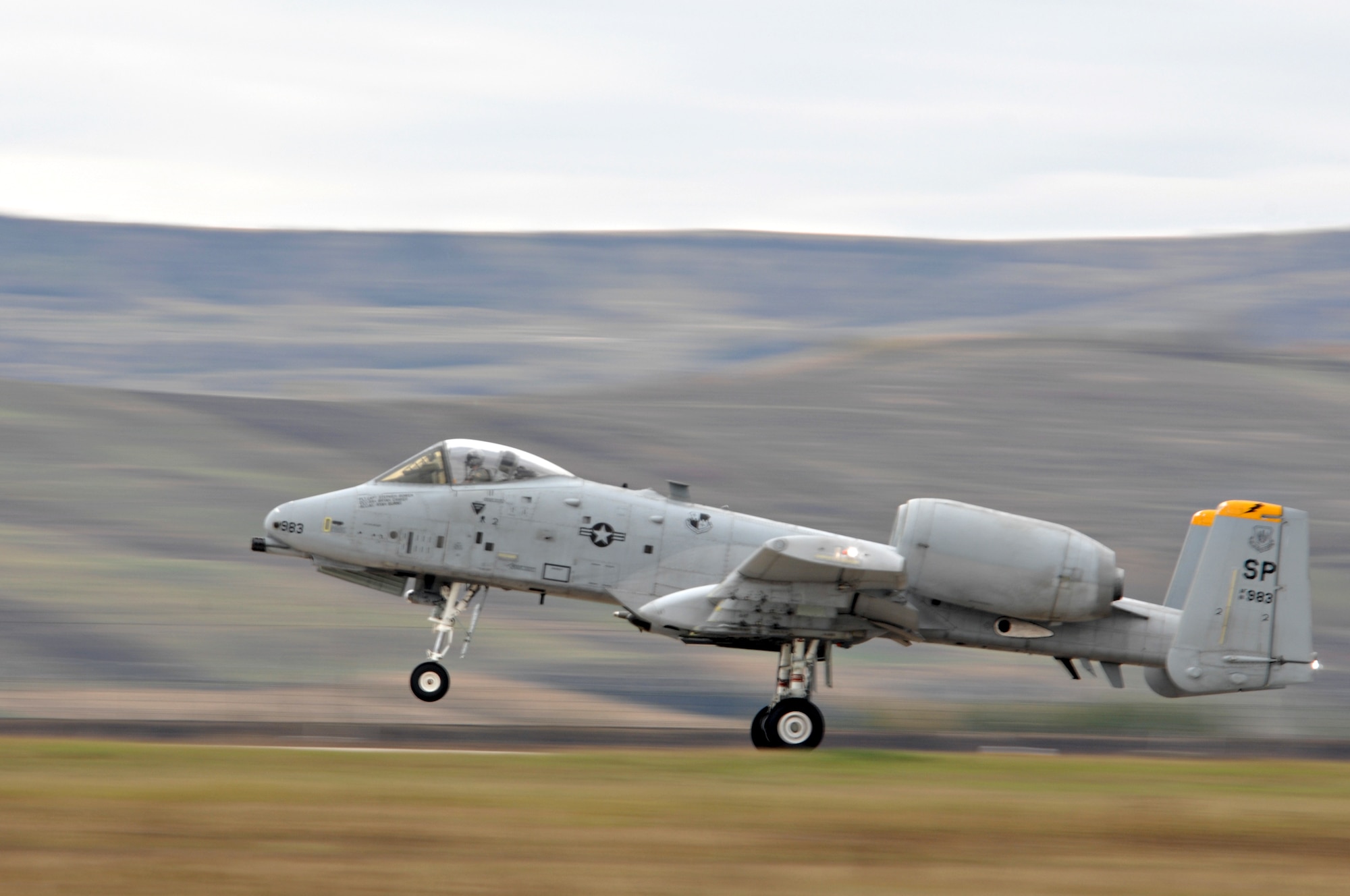 CAMPI TURZII, Romania – An A-10 Thunderbolt II takes off on the runway of the 71st Air Base Wing, in Romania, during an aerial demonstration while deployed in support of Operation Dacian Thunder 2009, Oct. 26. During the operation the U.S. Air Force flew about 100 sorties; half of which were with the Romanian air force. (U.S. Air Force photo/Senior Airman Benjamin Wilson).