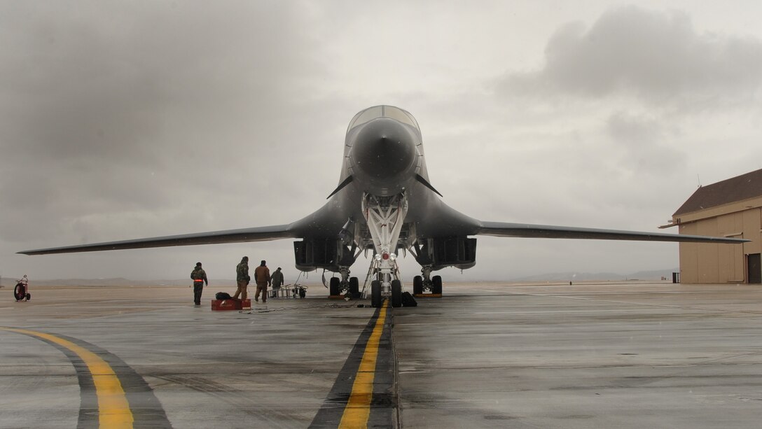 ELLSWORTH AFB, S.D. -- As the cold weather rolls in, Ellsworth crew chiefs continue to work diligently on the B-1B Lancer, Oct. 28.  Airmen ensure they wear all the proper cold weather gear while working outside. (U.S. Air Force photo/Airman 1st Class Anthony Sanchelli)