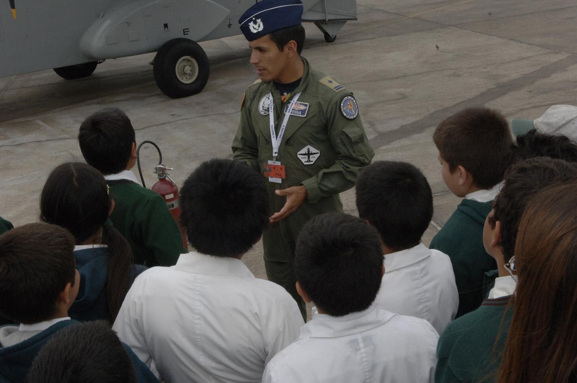 IQUIQUE, Chile -- 1st Lt. Enzo Penna, Fuerza Aerea De Chile C-212 pilot, explains his aircraft to students of Colegio Macaya during a base tour here Oct. 30. Students were invited to the base to see U.S. and Chilean Air Force aircraft, and meet Airmen. (U.S. Air Force photo by Tech. Sgt. Eric Petosky)