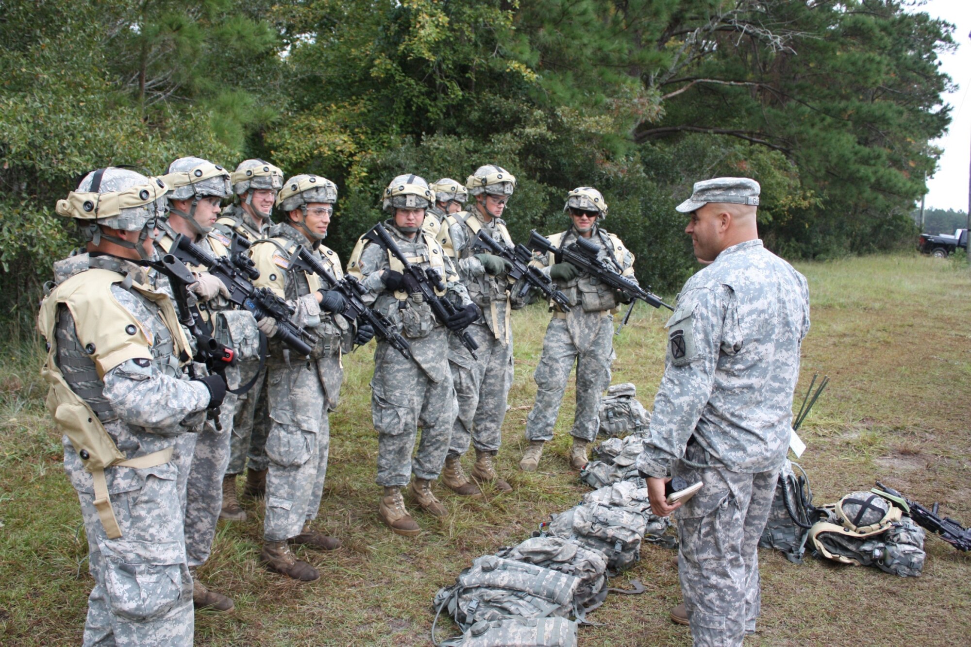 Soldiers from the 4th Brigade Combat Team, 10th Mountain Division, Fort Polk, La., practice using new advanced combat identification equipment during the Bold Quest CCID ACTD.  (Casey Bain, JFIIT, USJFCOM)
