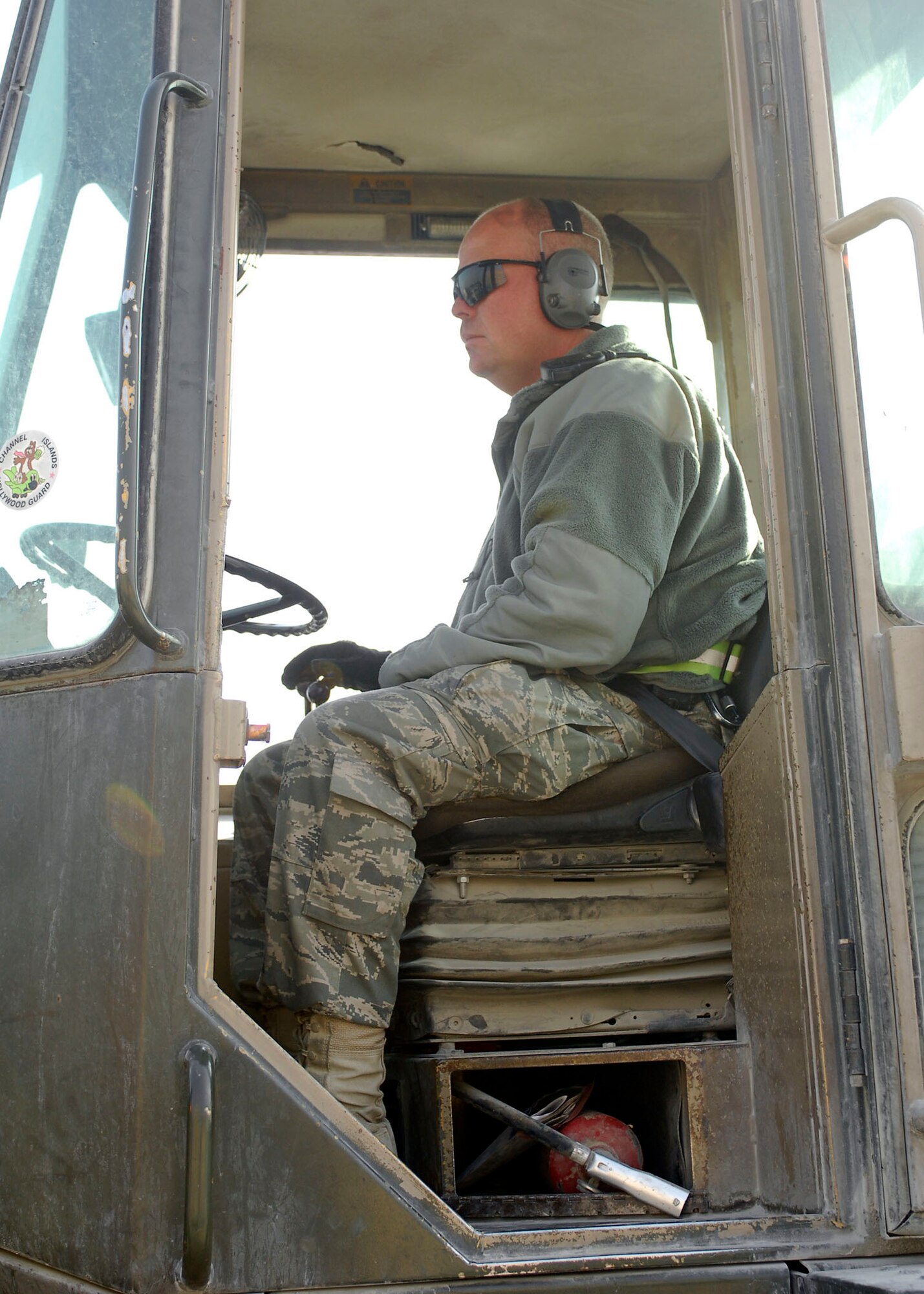 BAGRAM AIRFIELD, Afghanistan -- Tech. Sgt. Gordon Criswell, an air transportation specialist from the 455th Expeditionary Aerial Port Squadron, waits until all the materials are loaded on a forklift before removing them from a K loader Oct. 30, 2009.  The 455th EAPS received multiple shipping containers, which can be used for anything from offices to living quarters.  Instead of having the shipping containers sit on the K loaders the Air Force, Army and civilian contractors teamed up and moved them to the Army's supply yard.  Sergeant Criswell is deployed from McGuire Air Force Base, N.J., and hails from Ocala, Fla.  (U.S. Air Force photo/Senior Airman Felicia Juenke)