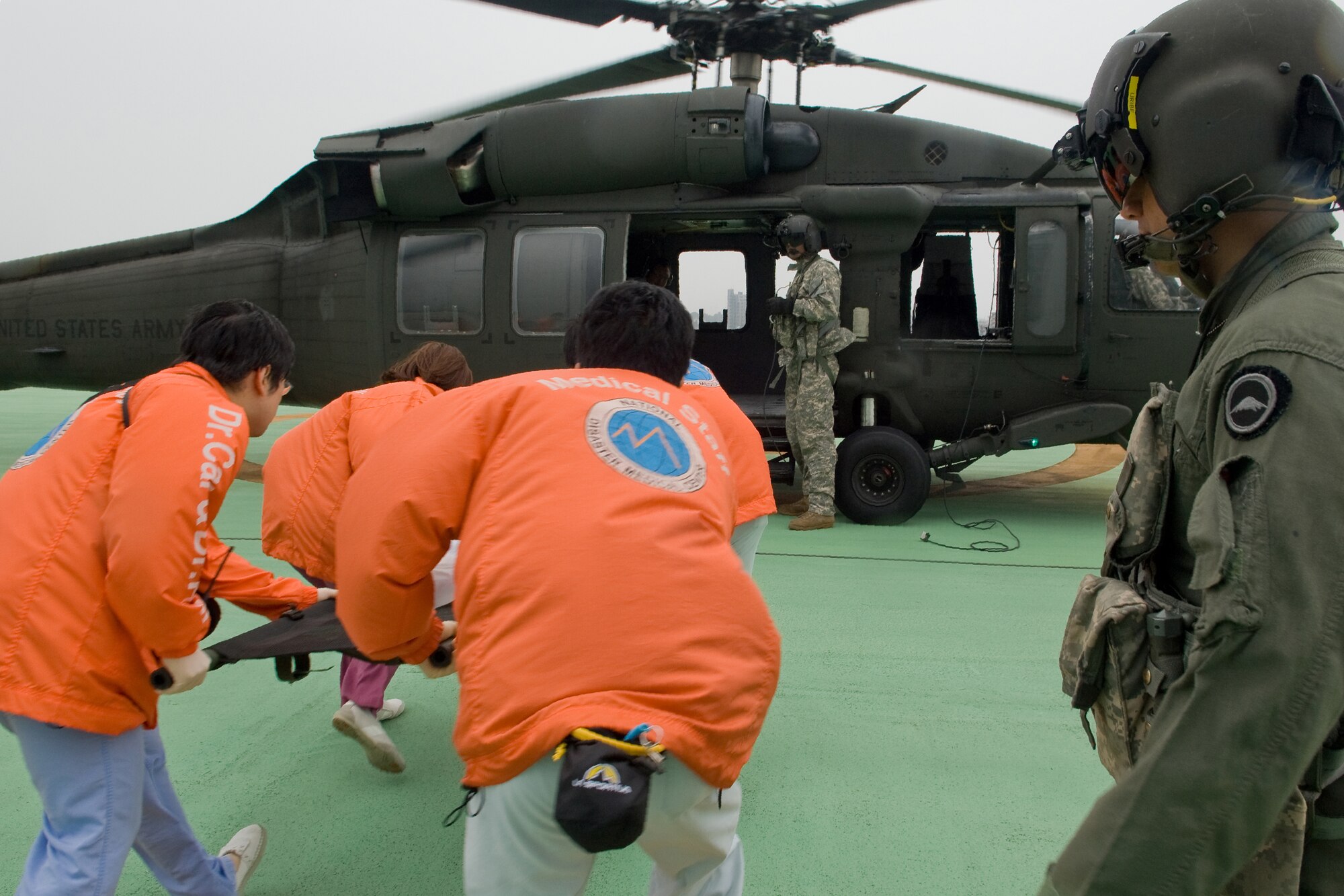 TACHIKAWA, Japan -- Personnel from the Japan National Disaster Medical Center here load a simulate patient into a UH-60A Black Hawk helicopter from the 78th Aviation Battalion at Camp Zama Aug. 30 during a Tokyo Metropolitan Government Comprehensive Disaster Prevention Drill. U.S. forces in the Pacific have a strong disaster response record in the region. Yokota Airmen delivered 18,000 pounds of supplies to Japanese response teams after an earthquake in Niigata Prefecture in 2004, and U.S. servicemembers delivered nearly 5,000 tons of relief supplies and treated more than 2,200 patients in Southeast Asia after the devastating tsunami the same year. (U.S. Air Force photo/Osakabe Yasuo)
