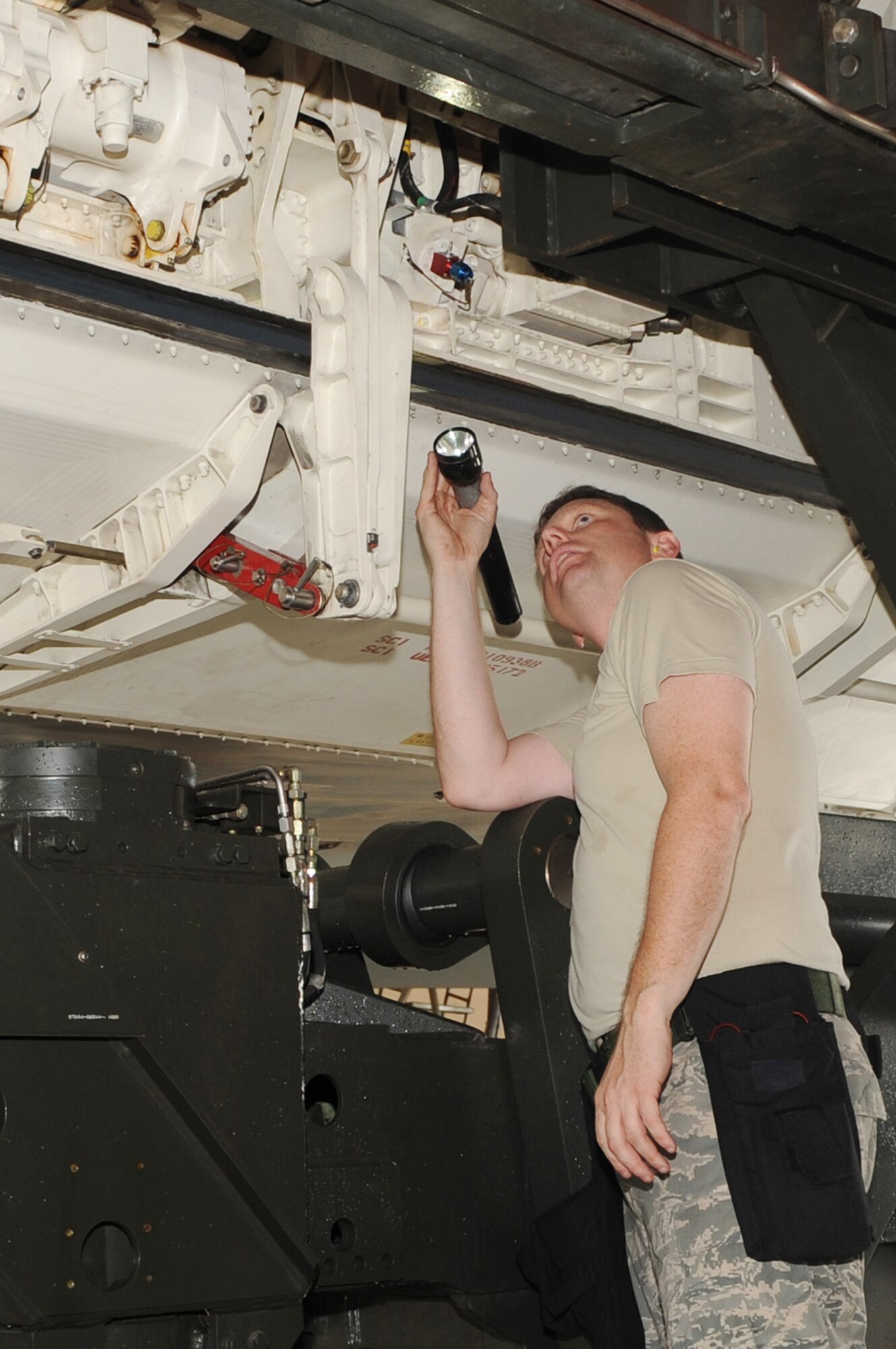 Tech. Sgt. Damen Cipolla inspects the rotary launch assembly as it's being lifted into a B-2 as Senior Airman Gregory Lowe runs the controls to lift the assembly into place Aug. 17, 2009 at Whiteman Air Force Base, Mo. This Inspection is one of the first inspections to fall under Air Force Global Strike Command since the command stood up. Sergeant Cipolla is assigned to the 509th Aircraft Maintenance Squadron. (U.S. Air Force photo/Airman 1st Class Carlin Leslie)