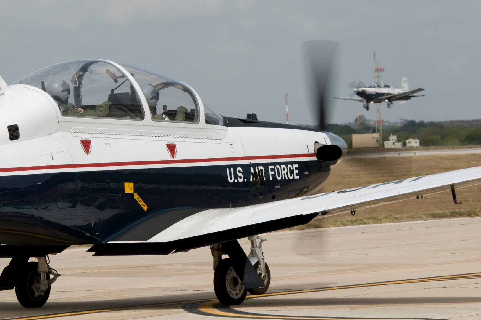 Instructor pilot and student from the 559th FTS taxi a T6 Texan II aircraft toward the runway at Randolph AFB TX.
19 Aug 2009 (U.S. Air Force photo/Joel Martinez)