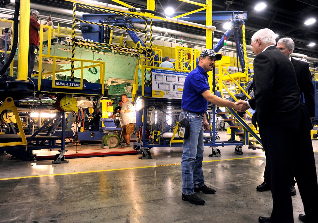 Defense Secretary Robert M. Gates meets with plant workers during a tour of the Lockheed Martin F-35 Joint Strike Fighter production facility in Fort Worth, Texas, Aug. 31, 2009. 