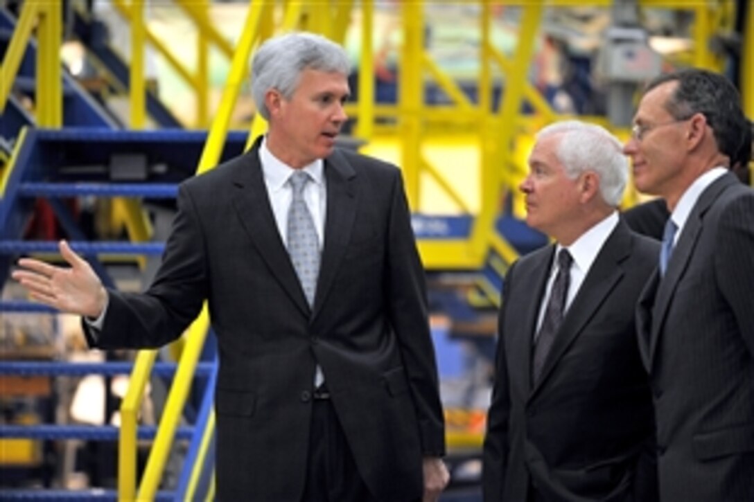 Defense Secretary Robert M. Gates tours the Lockheed Martin F-35 Joint Strike Fighter production facility with Lockheed Martin President Robert Stevens, right, and Vice President Ralph Heath, left, in Fort Worth, Texas, Aug. 31, 2009.