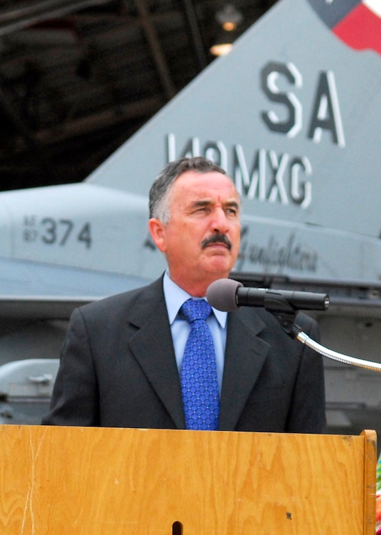 U.S. Rep. Ciro Rodriguez, of San Antonio, speaks to members of the Texas Air National Guard's 149th Fighter Wing, Lackland Air Force Base, Texas, about current congressional issues on August 28, 2009. (U.S. Air Force photo/Senior Master Sgt Mike Arellano)