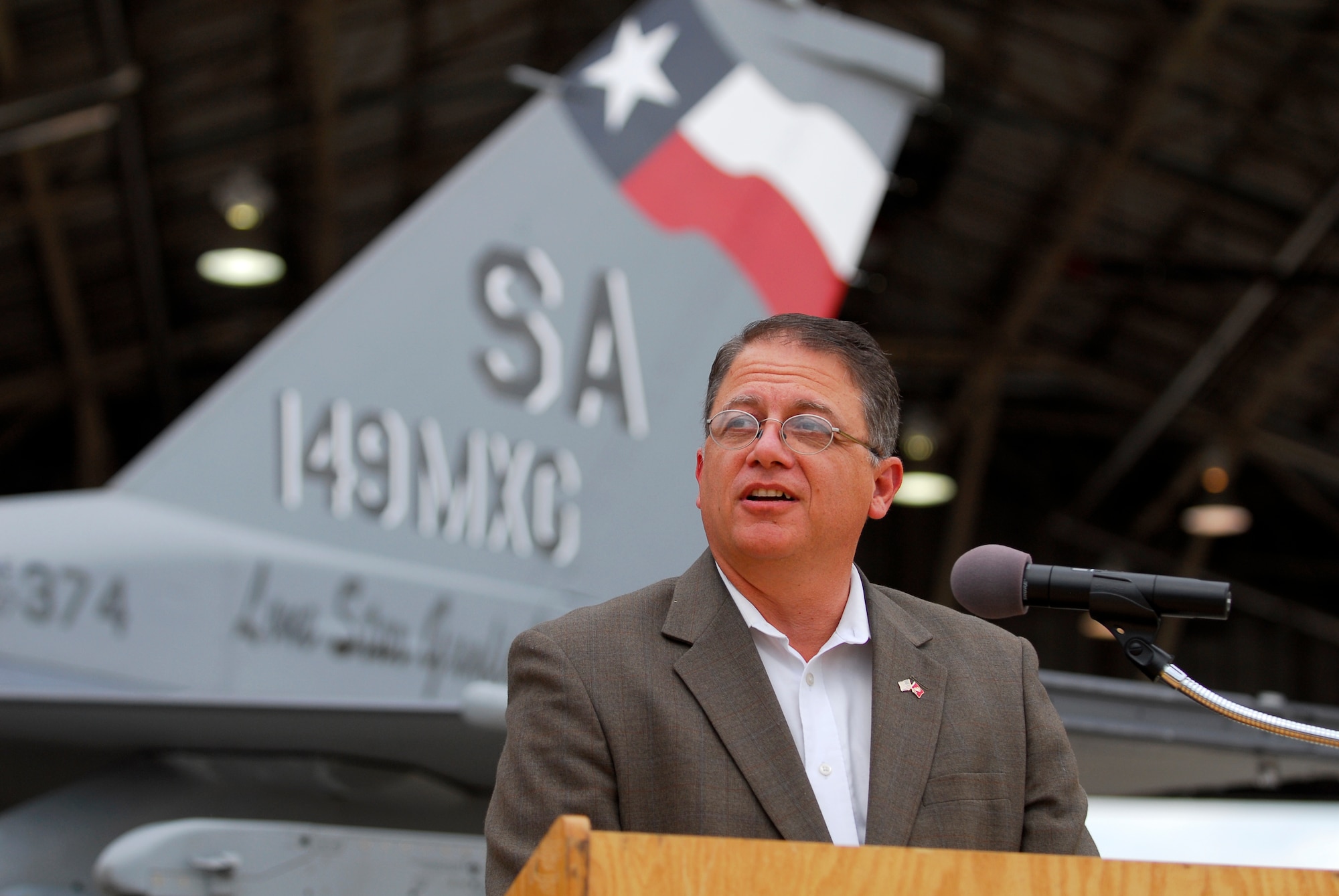 State Rep. Frank Corte, Jr., of San Antonio, speaks to members of the Texas Air National Guard's 149th Fighter Wing at Lackland Air Force Base, Texas, about recent legislation on August 28, 2009. (U.S. Air Force photo/Senior Master Sgt Mike Arellano)