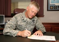 Col. William H. Mott V, 37th Training Wing commander, fills out a Combined Federal Campaign contribution form Sept. 1. The campaign kicked off Sept. 2 and runs until Oct. 14. The CFC raises money each year for local, national and international charities. (U.S. Air Force photo/Robbin Cresswell) 