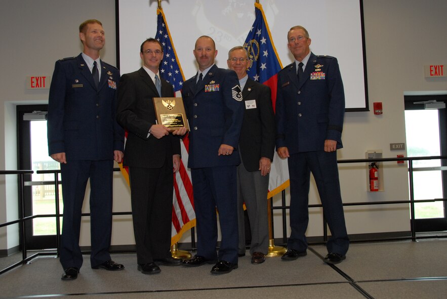 SAVANNAH, Ga. -- Tech. Sgt. Ronald Spradling, 23rd Equipment Maintenance Squadron at Moody Air Force Base, Ga., receives the Fighter/Bomber Aircraft Technician of the Year Award for the 2009 Georgia Air Force Association Awards here Aug. 29. (Courtesy photo)
