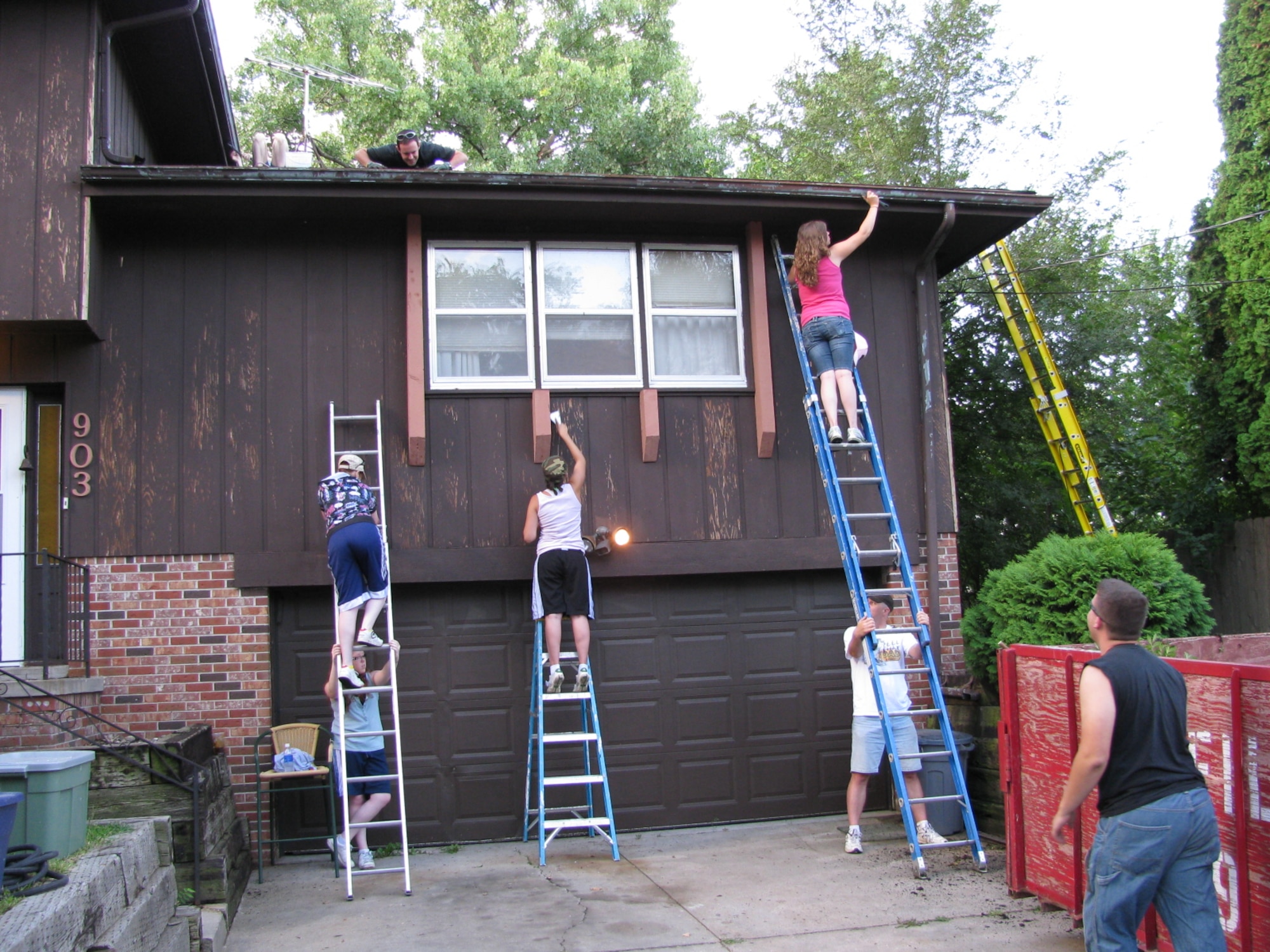 BELLEVUE, Neb. -- Members of Team Offutt remove loose paint from a house in Bellevue, Neb. Aug. 8 during the 21st annual Brush Up Nebraska Paint-A-Thon. The annual event started in Sept. 1989, since then more than 2,000 homes have been painted. U.S. Air Force Photo by Master Sgt. Kevin Pawlik 