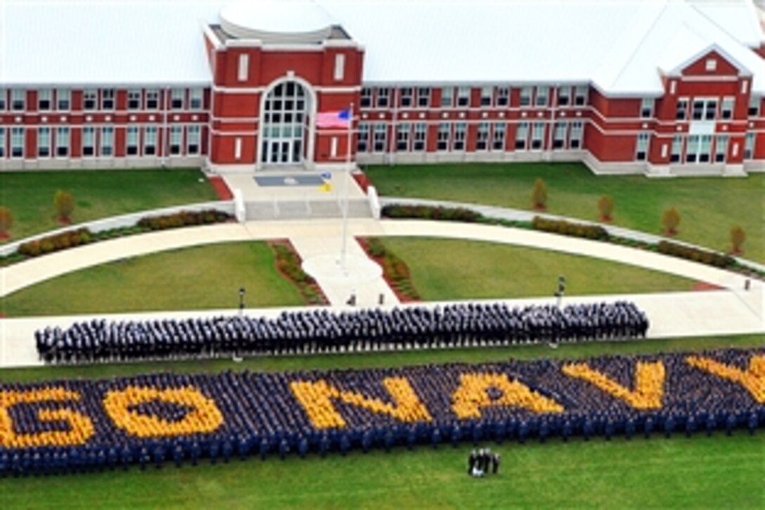 More than 4,750 recruits and staff members from Recruit Training Command spell out "Go Navy!" in front of the USS Iowa headquarters building at Recruit Training Command in Great Lakes, Ill., Aug. 29, 2009, for a photo to be aired at this year's Army-Navy football game on Dec. 12.