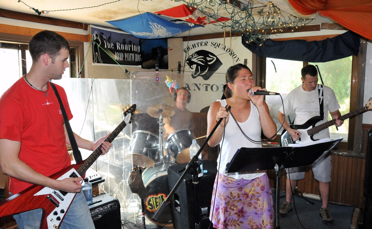 Steal Wool band members continue tradition, jam for Wolf Pack > Kunsan