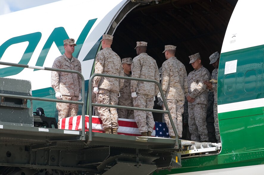 A U.S. Marine carry team transfers the remains of Marine Lance Cpl. David R. Hall, of Elyria, Ohio, at Dover Air Force Base, Del., September 2. Lance Corporal Hall was assigned to the 2nd Battalion, 8th Marine Regiment, 2nd Marine Division, II Marine Expeditionary Force, Camp Lejeune, N.C. (U.S. Air Force photo/Tom Randle)