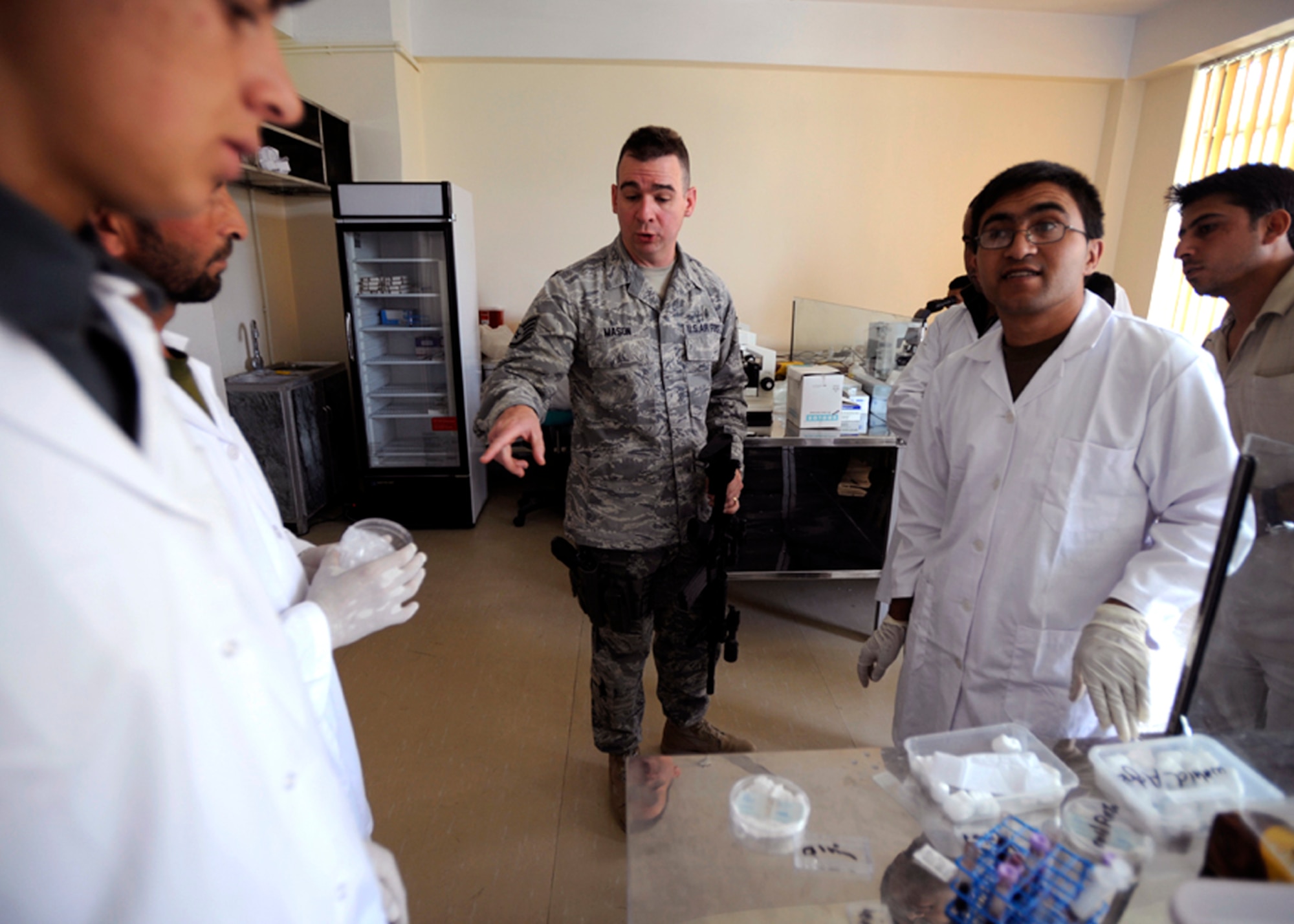 Staff Sgt. Cole Mason speaks with students about laboratory techniques Aug. 3, 2009 at the Kabul national military hospital in Kabul, Afghanistan. Sergeant Mason is a Combined Security Transition Command-Afghanistan Military Embedded Training Team mentor. (U.S. Air Force photo/Staff Sgt. Shawn Weismiller) 