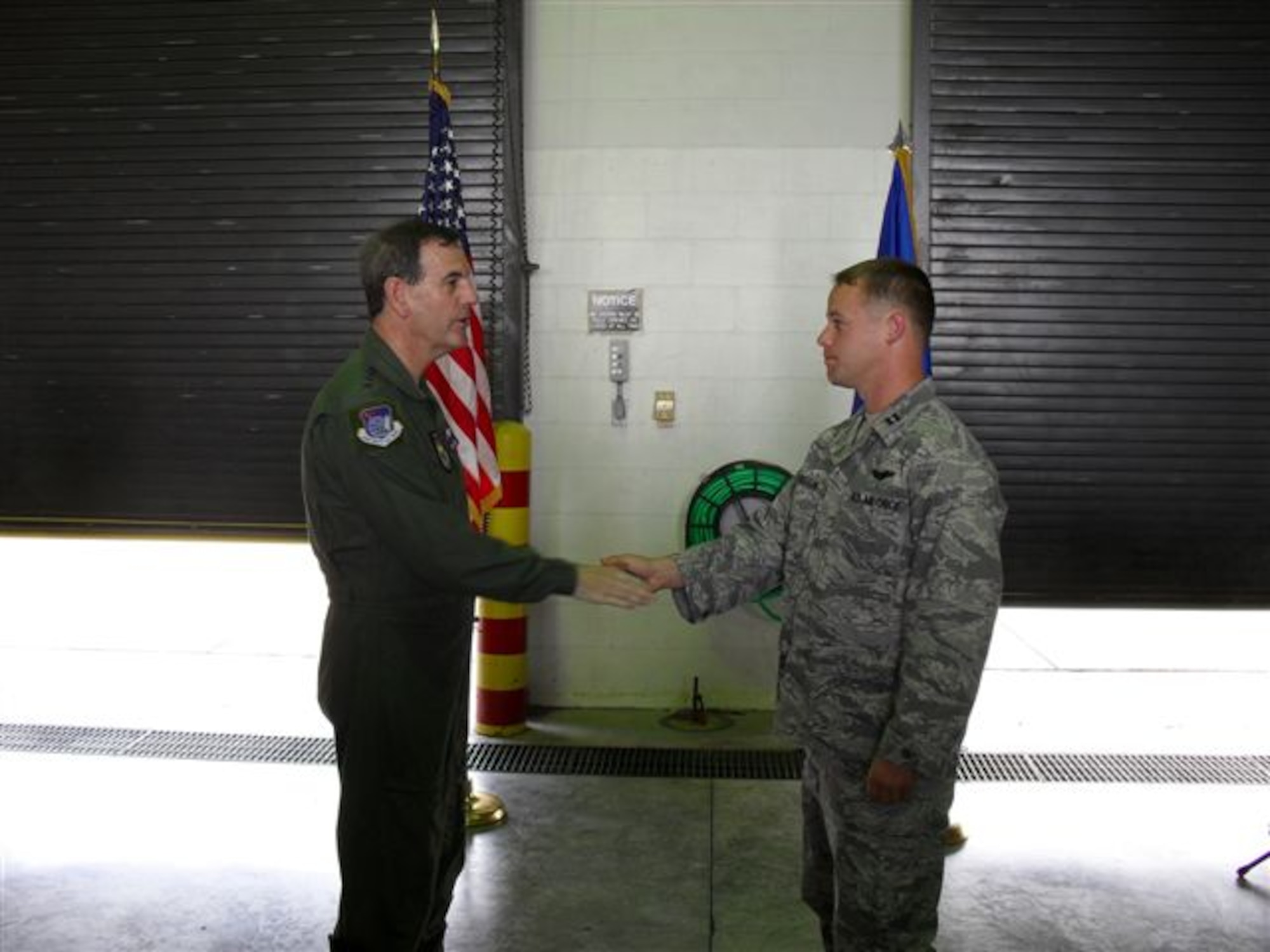 Gen. Stephen R. Lorenz, Air Education and Training Command commander, presents a commander's coin to Capt. Phillip Johnston, 11th Air Support Operations Squadron, Aug. 31 at Fort Hood, Texas, for for earning Distinguished Graduate at Squadron Officer School. General Lorenz is the first Air Force four-star general to visit Fort Hood as far back as their records go (1975). (U.S. Air Force photo/Senior Airman Bryan Heilman)