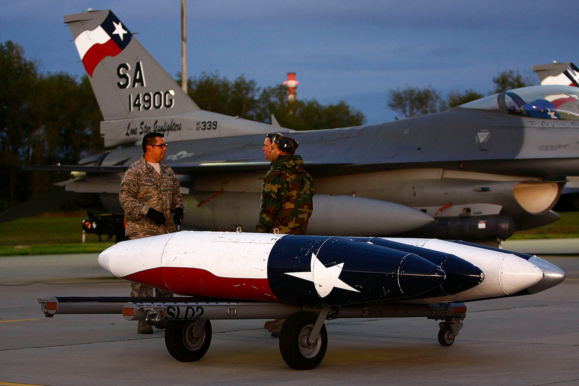 Aircraft maintenance personnel of the 149th Fighter Wing remove an external travel pod after arriving at Caslav Air Base, Czech Repbulic.  The Texas Air National Guard F-16 unit is conducting mutual flight training with their state partnership country. (U.S. Air Force photo/Capt. Randy Saldivar)(RELEASED).