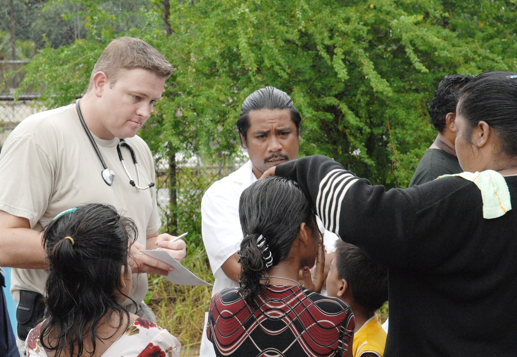 Capt. (Dr.) Christopher Lindshield speaks to a patient during the humanitarian assistance rapid response team validation exercise Sept. 4, 2009, on Chuuk, in the Federated States of Micronesia.  The team is the Air Force's new expeditionary medical capability designed to deploy within 24-hours of notice during disaster relief operations. The team provides basic medical care and public health assistance to 350 to 500 patients per day and is based at Andersen Air Force Base, Guam. Doctor Lindshield is from the 374th Medical Group at Yokota Air Base, Japan. (U.S. Air Force photo/Capt. Andrew Hoskinson)