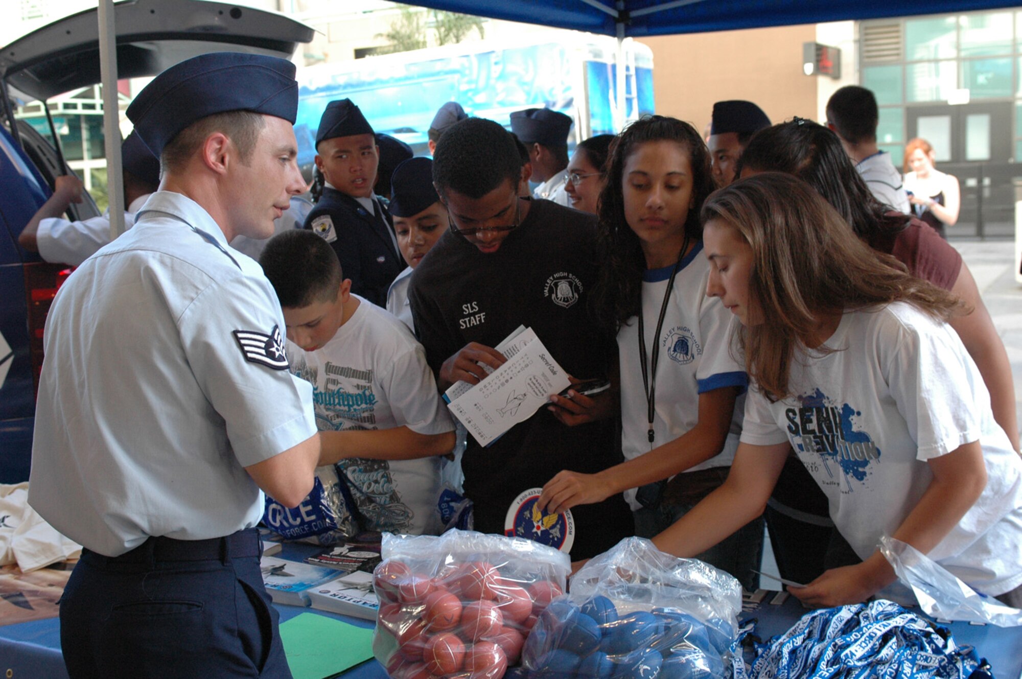 ROTC students from Valley High School in Sacramento pick up free
Air Force items at before watching Fighter Pilot: Operation Red Flag at the
Esquire IMAX Theater in Sacramento Sept. 9. (U.S. Air Force photo/Senior
Airman Kristen Rohrer)
