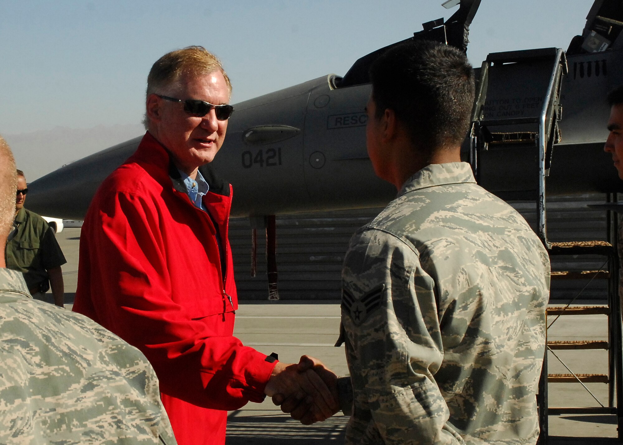 BAGRAM AIRFIELD, Afghanistan -- Deputy Secretary of Defense William Lynn 
(left) recognizes Senior Airman Aaron Chavez (right), an Airman from the 455th 
Expeditionary Aircraft Maintenance Squadron, for his work achievements during 
his deployment here, Sept. 10, 2009.  Mr. Lynn toured deployed locations to 
visit with Airmen and thank them for their work supporting Operation Enduring 
Freedom.  (U.S. Air Force photo/Senior Airman Felicia Juenke)