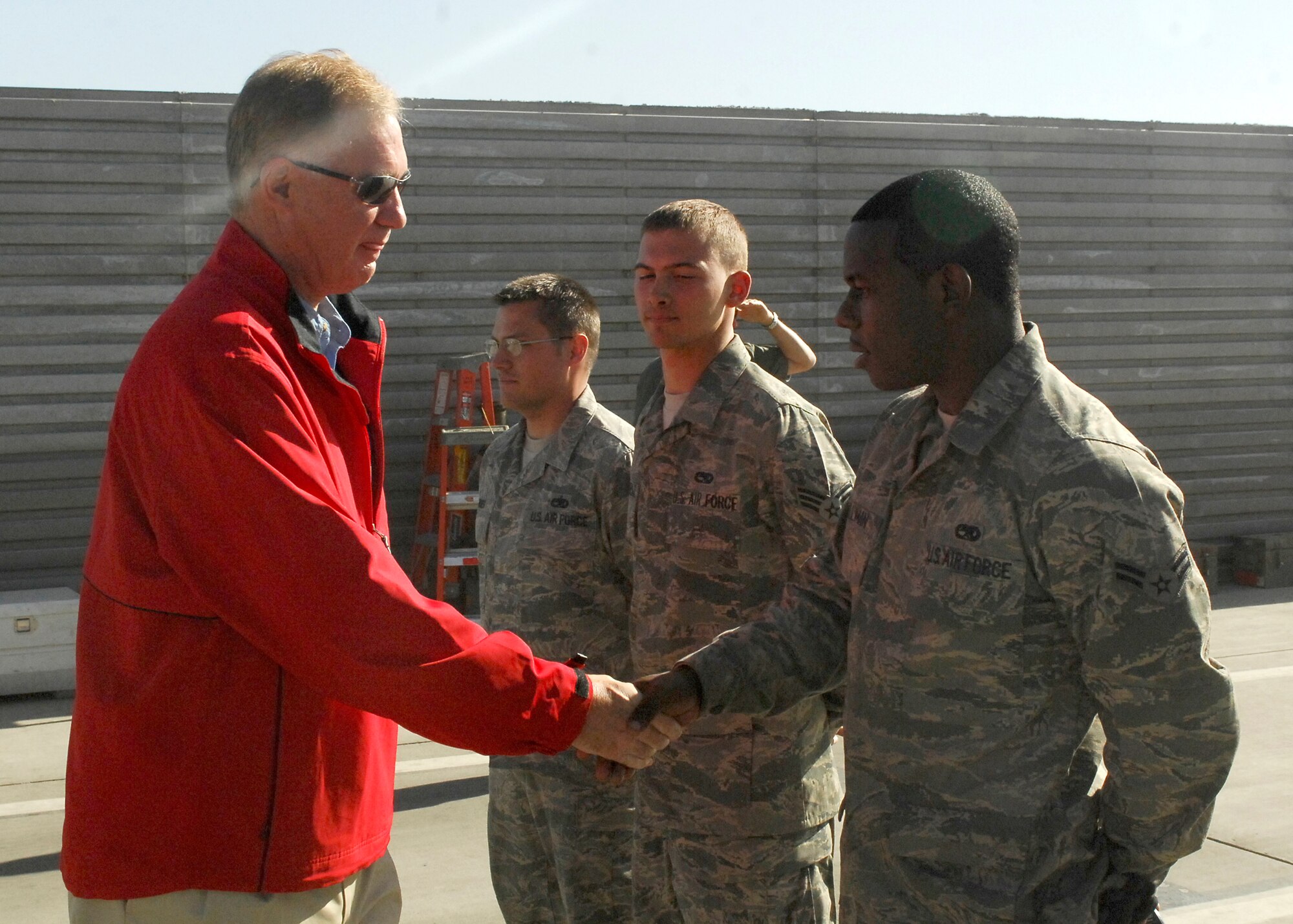 BAGRAM AIRFIELD, Afghanistan -- Deputy Secretary of Defense William Lynn 
(left) recognizes Airman 1st Class Jajuan Tillman (right), an Airman from the 
455th Expeditionary Aircraft Maintenance Squadron, for the contributions he's 
made while being deployed here.  Mr. Lynn received a tour of the F-15 Strike 
Eagle during his visit, Sept. 10, 2009.  Mr. Lynn visited deployed locations 
to boost morale and recognize Airmen for their work supporting Operation 
Enduring Freedom.  (U.S. Air Force photo/Senior Airman Felicia Juenke)