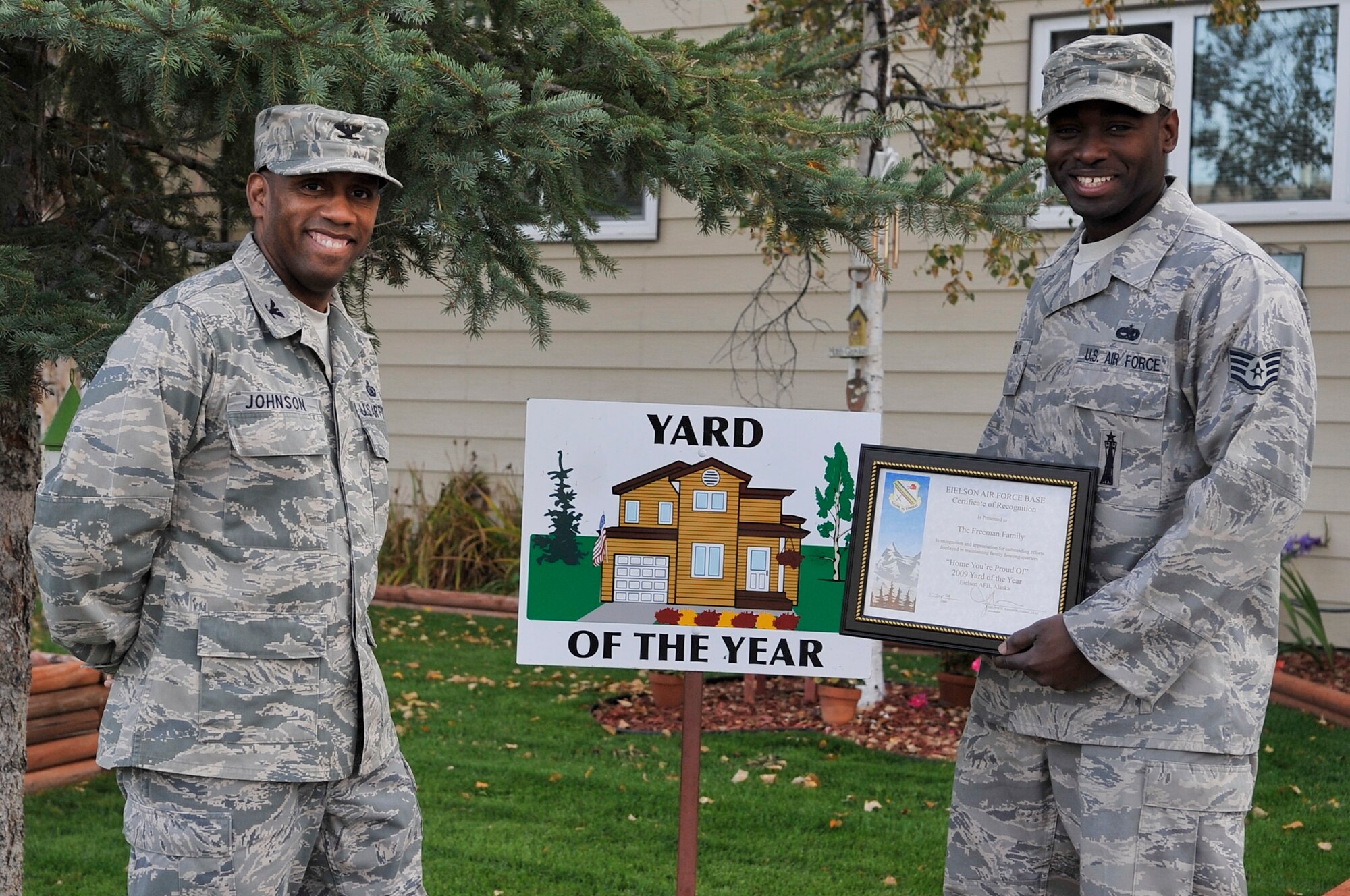 Staff Sgt. Ashley Freeman displays his Home You're Proud Of award with Col. Karlton Johnson Sept. 10, 2009, Eielson Air Force Base, Alaska. Each winner received gift cards from agencies on and off base. Sergeant Freeman is assigned to the 354th Aircraft Maintenance Squadron and Colonel Johnson is the 354th Mission Support Group commander. (U.S. Air Force photo/Staff Sgt. Christopher Boitz) 
