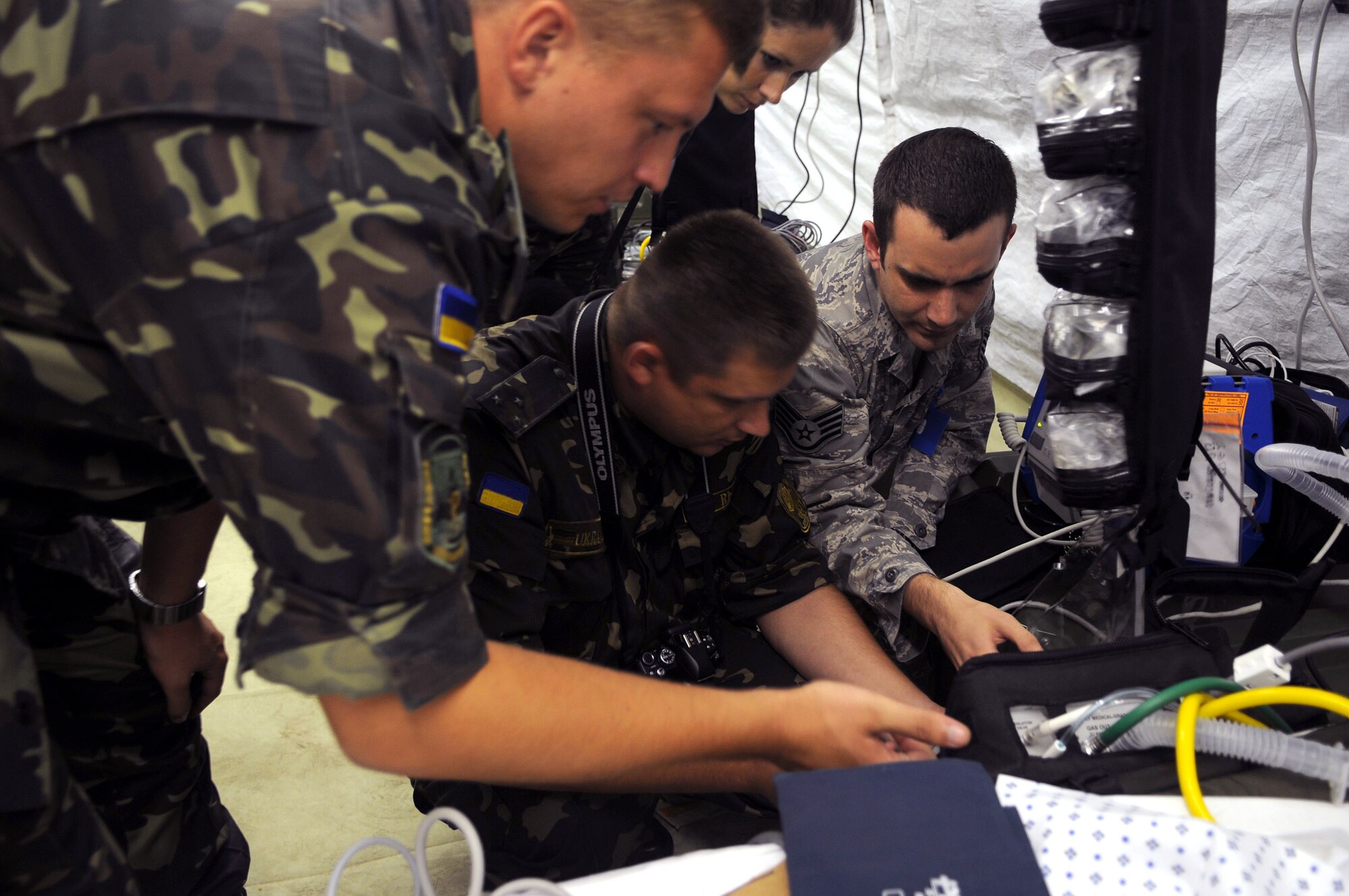 Staff Sgt. Kelly Kramer describes the workings of medical equipment to multinational troops during an exercise orientation Sept. 8, 2009, in Nis, Serbia. Airmen Sergeant Kramer is assigned to the 458th Expeditionary Medical Squadron. (U.S. Air Force photo/Senior Airman Alex Martinez) 