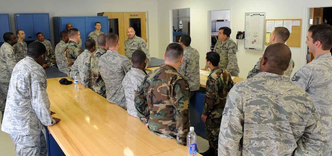 LANGLEY AIR FORCE BASE, Va. -- Chief Master Sgt. Scott Dearduff, command chief for the 9th Air Force and U.S. Air Forces Central Command talks to Airmen from the 1st Operations Support Squadron during his visit here Sept. 11.  Chief Dearduff visited with Airmen and toured some of Langley's squadrons after attending the Air Combat Command change-of-command Sept. 10. (U. S. Air Force photo/Senior Airman Wolf)