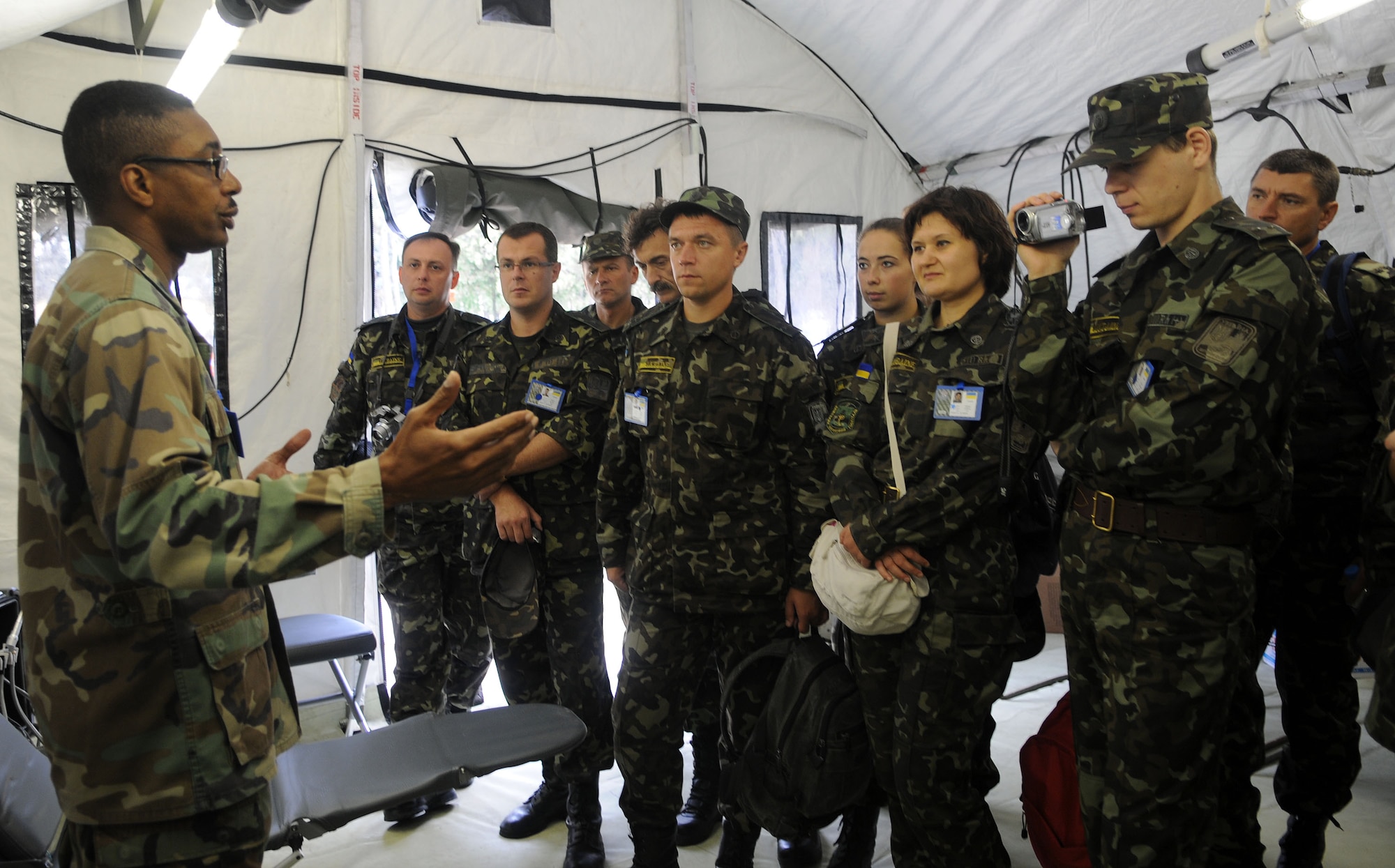 Lt. Col. Raymond Williams, 458th Expeditionary Medical Squadron, explains the squadron’s dental care capabilities to multi-national troops during an exercise orientation Tuesday, Sept. 8, 2009, in Nis, Serbia. The 458th EMEDS stood up in support of the 2009 Military Medical Training Exercise in Central and Eastern Europe Sept. 2 – 13. The exercise, hosted by Serbia, provides a joint medical learning environment and assisting host nation civilian and military services; international, private and volunteer organizations; and other participating nations in enhancing disaster response actions. Fifteen nations participated in the exercise. (U.S. Air Force Photo/Senior Airman Alex Martinez)