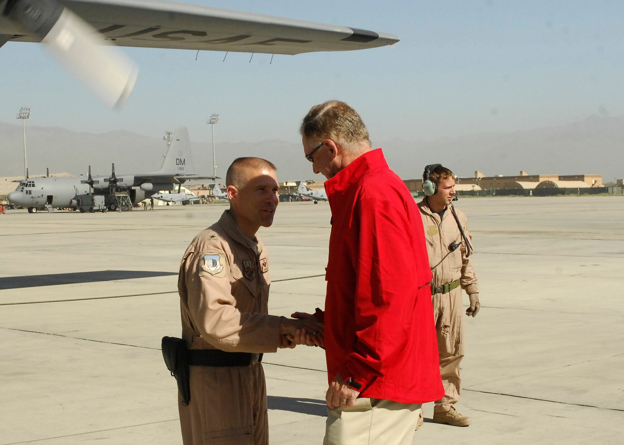 BAGRAM AIRFIELD, Afghanistan -- After touring BAF, Deputy Secretary of Defense, William Lynn (right), is bid farewell by Brig. Gen. Steven Kwast (left), 455th Air Expeditionary Wing commander, here, Sept. 10, 2009.  Mr. Lynn toured deployed locations visiting with Airmen and thanking them for their work supporting Operation Enduring Freedom.  (U.S. Air Force photo/Senior Airman Felicia Juenke)