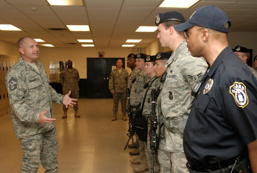 LANGLEY AIR FORCE BASE, Va. -- Chief Master Sgt. Scott Dearduff, command
chief for the 9th Air Force and U.S. Air Forces Central Command, speaks to 1st Security Forces Squadron personnel Sept. 12. Chief Dearduff took the tour to
better understand how Langley operates and to see how Airmen carry out the
everyday mission.(U.S. Air Force photo/Staff Sgt. Jeff Nevison)
