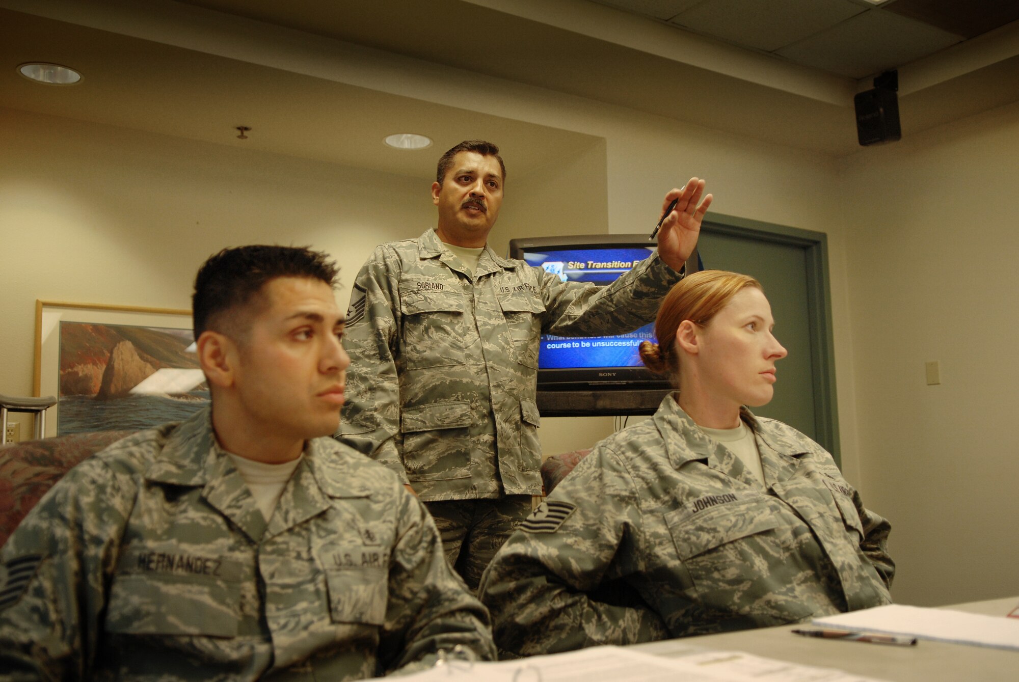 Master Sgt. Pete Soriano (center), an F-16 avionics technician and lead satellite NCO Academy facilitator for the Texas Air National Guard’s 149th Fighter Wing, leads a class discussion at Lackland Air Force Base, Texas, on Sept. 10, 2009. (U.S. Air Force photo by Staff Sgt. Eric L. Wilson)(RELEASED).